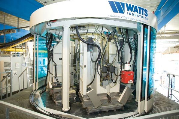 робот з виробництва патрубків колектора Watts